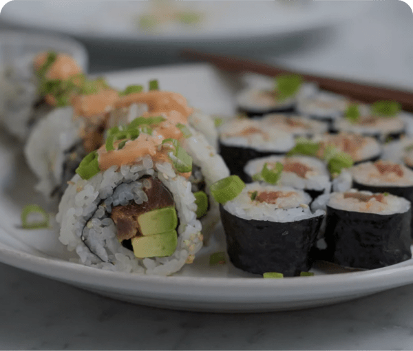 Tuna Inside-Outside Roll (8 Stuck)